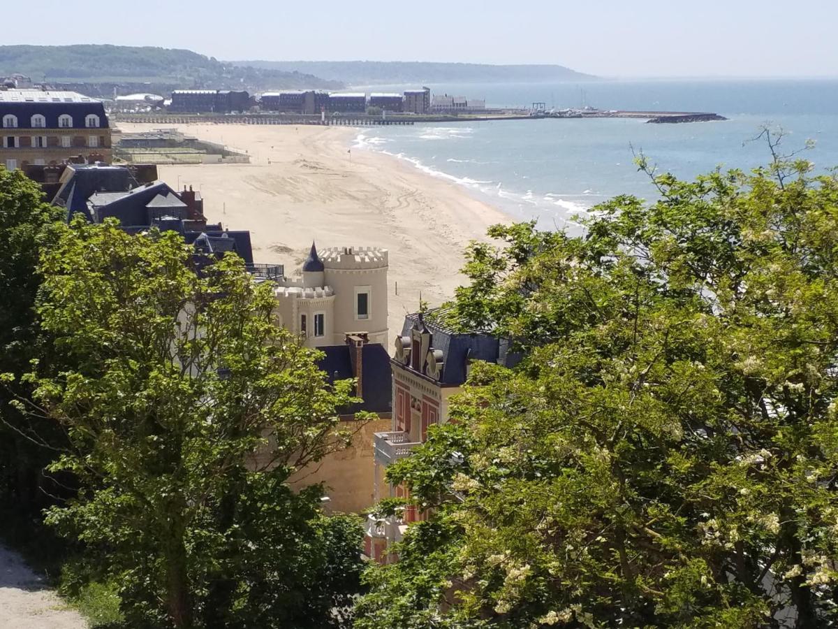 Appartements Et Gite Les Hauts De Sophia Trouville-sur-Mer Exterior photo